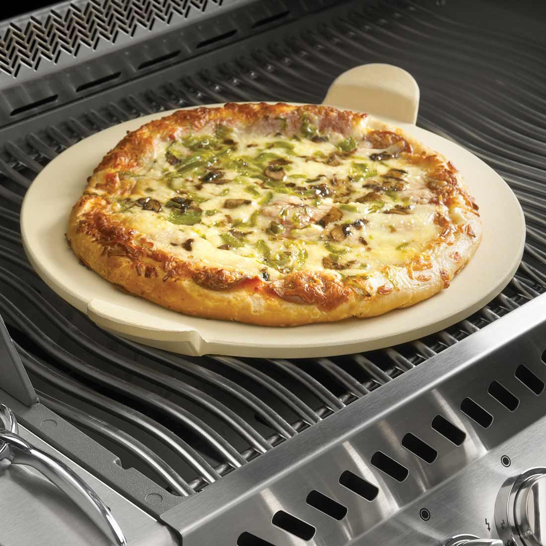 Napoleon PRO Pizzastein mit Schneideroller