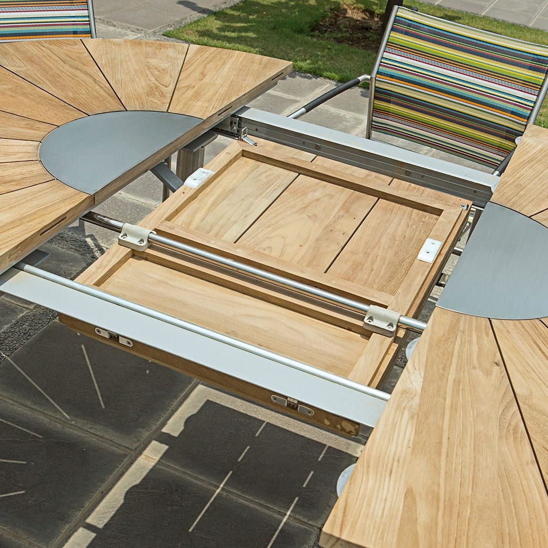 Zebra Catax Ausziehtisch oval 135/185x135 cm Edelstahl/Teak