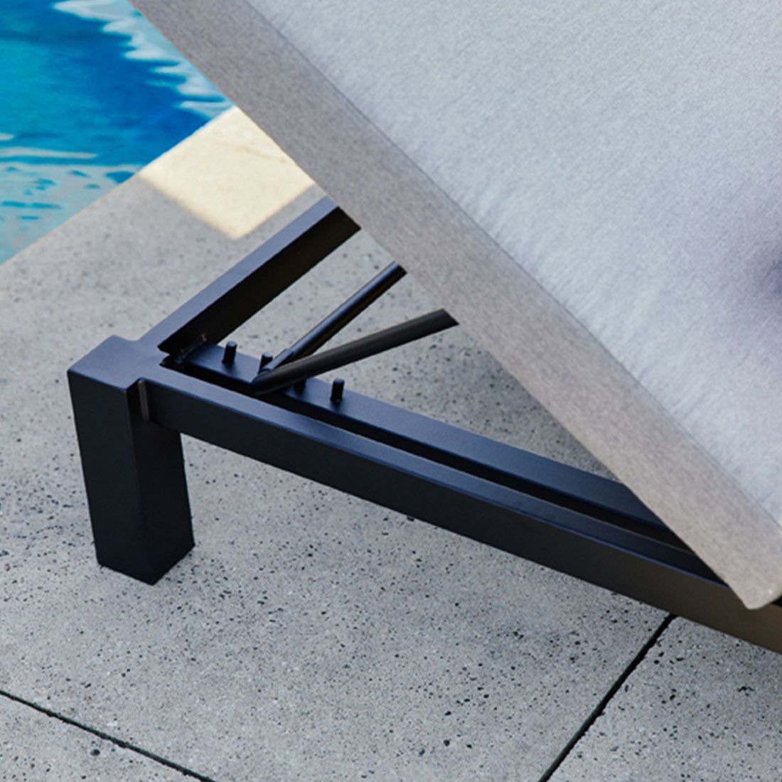 Hartman Eva Daybed verstellbar Aluminium/Sunbrella