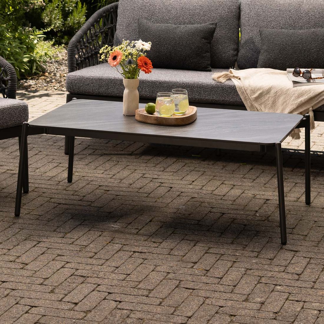 Interliving 7013 Loungetisch 125x64cm Aluminium/Sinterstone