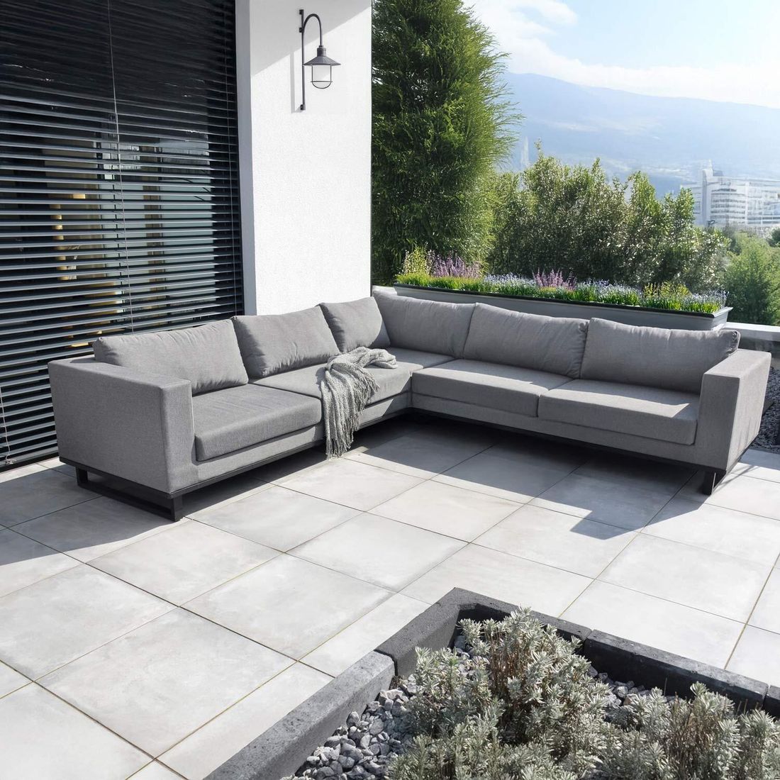 OUTLIV. Miami Ecklounge Sunbrella