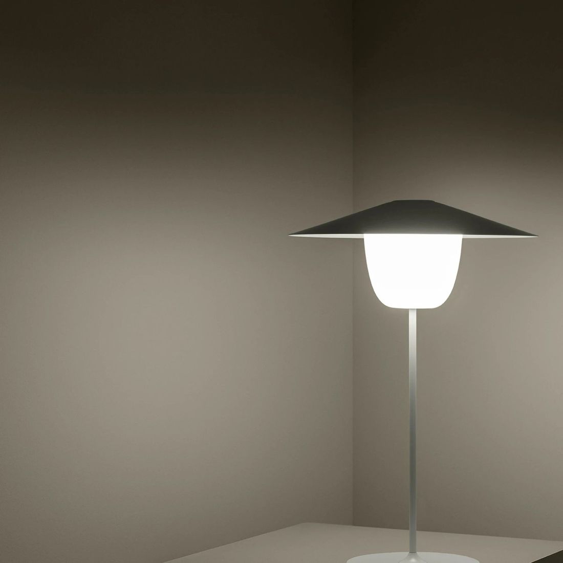 Blomus Ani Lamp Mobile LED-Leuchte Aluminium