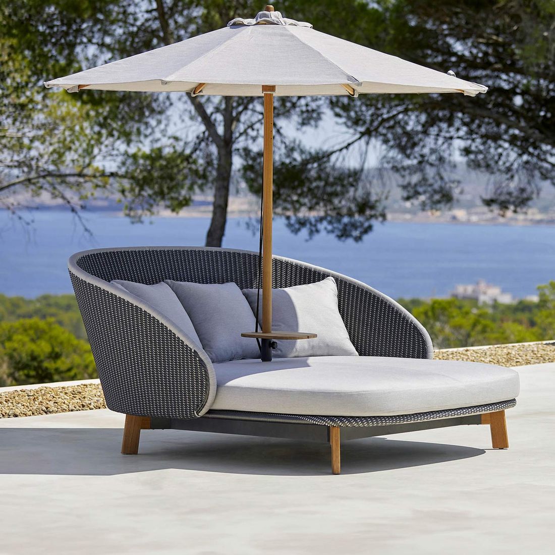Cane-Line Peacock Daybed Teak/Alu/Geflecht inkl. Tisch