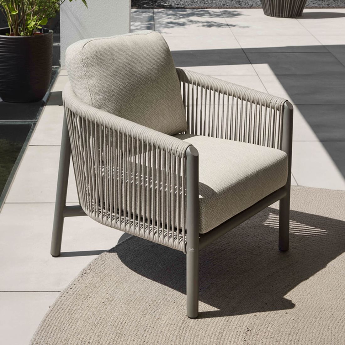 Apple Bee Bora Bora Gartensessel Low Dining Aluminium mit Sitz- und Rückenkissen