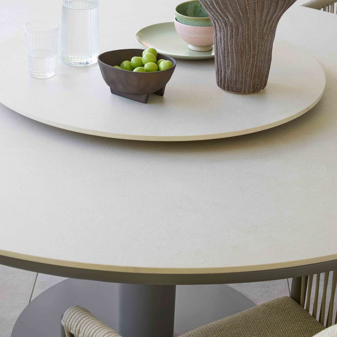 Apple Bee Melville Gartentisch Low Dining Ø160cm Aluminium/Sinterstone