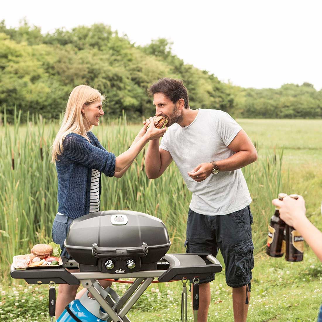 Napoleon Gasgrill TravelQ 285X mit klappbaren Wagen