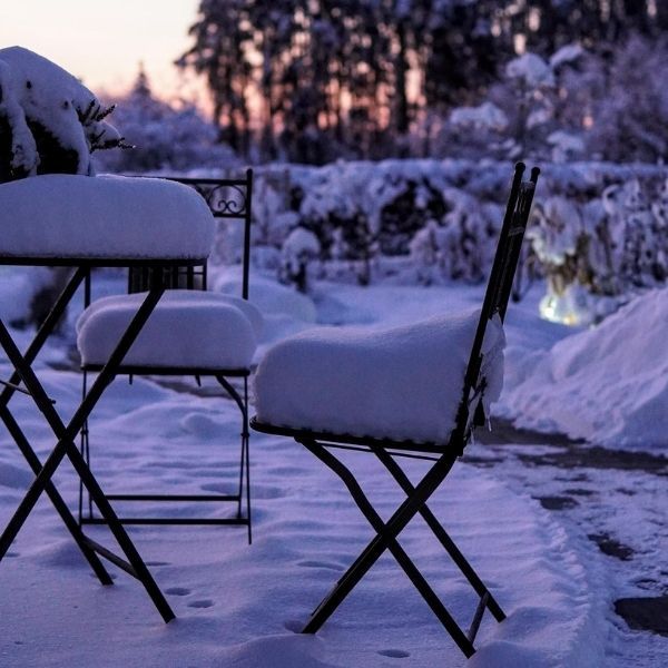 Gartenmöbel mit Schnee Gartenmöbel mit Schnee