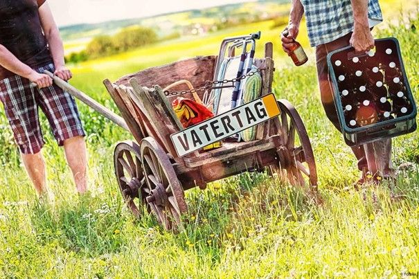 Vatertagswandern mit Bollerwagen Vatertagswandern mit Bollerwagen
