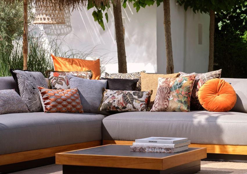 viele bunte Kissen im orientalischen Look viele bunte Kissen im orientalischen Look