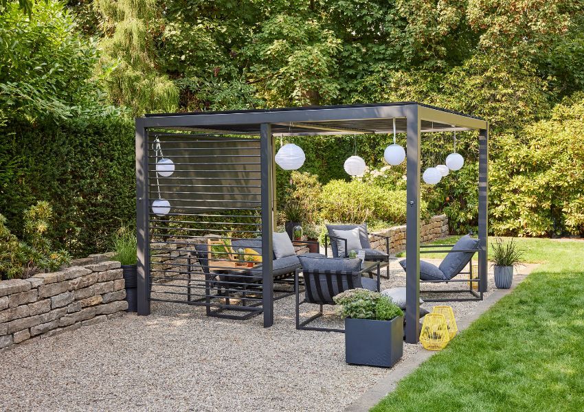 Pergola mit Loungemöbeln und Beleuchtung Pergola mit Loungemöbeln und Beleuchtung