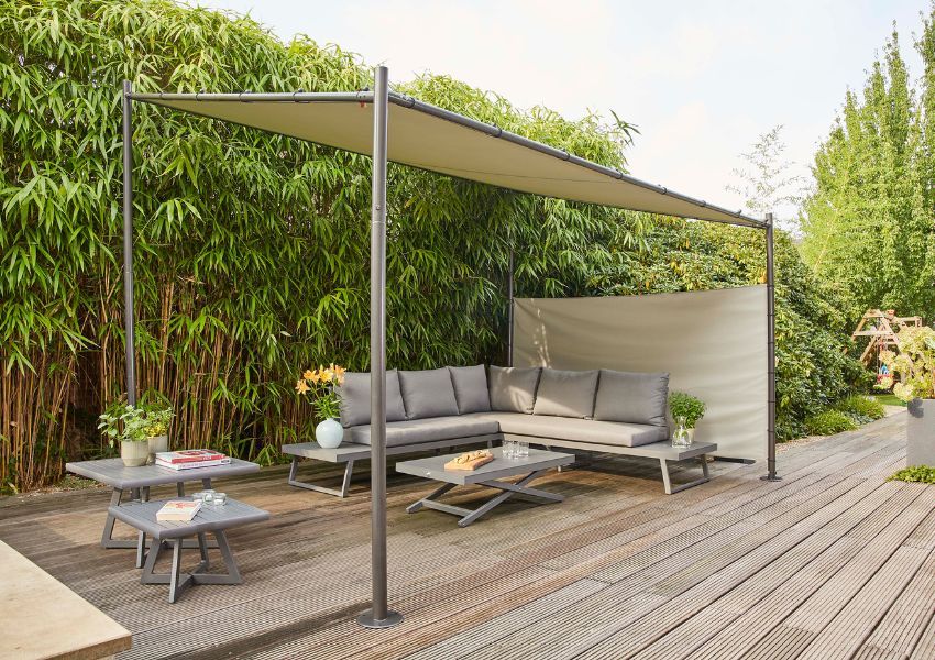 Pergola mit Seitenteil und Loungesofa Pergola mit Seitenteil und Loungesofa