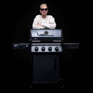 Napoleon by Robin Schulz Freestyle 425 Gasgrill inkl. Zubehör-Set