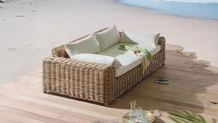Geflecht-Couch aus der OUTLIV. Gartenmöbel-Kollektion Wicker