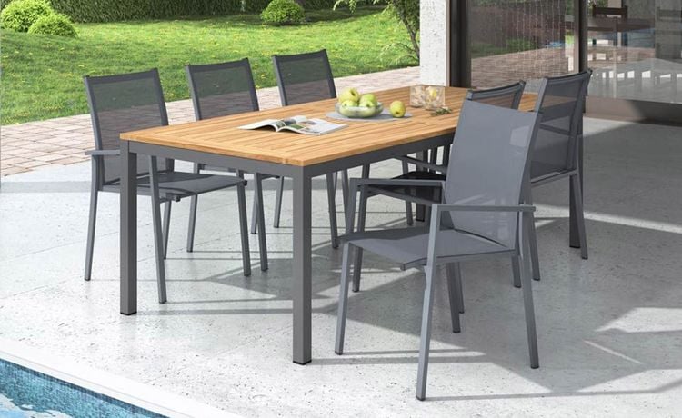Gartenmöbel-Set aus der OUTLIV. Gartenmöbel-Kollektion Classic