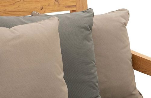 Kissen aus der OUTLIV. Gartenmöbel-Kollektion Accessoires