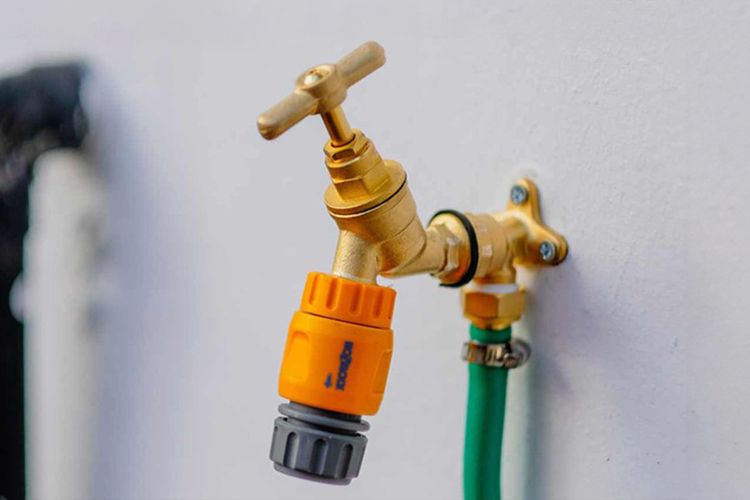 Wasseranschlüsse trockenlegen
