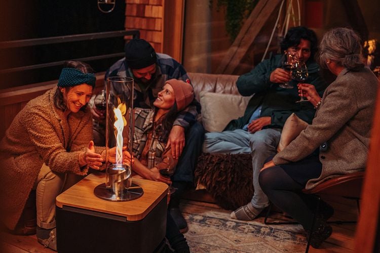 Festliche Atmosphäre mit höfats SPIN 1500 Tischfeuer