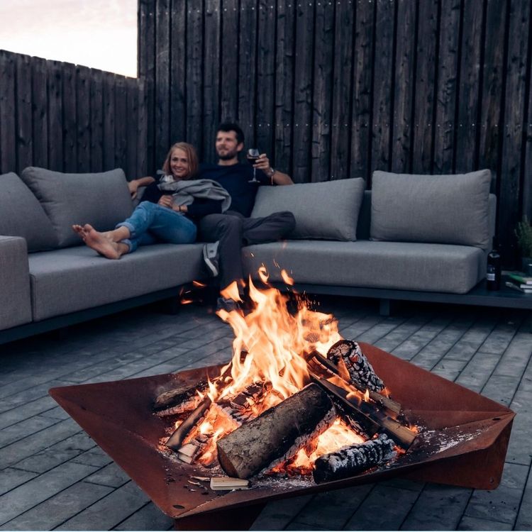 Gartenlounge und Feuerschale Industrial Look