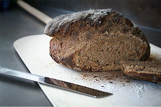 Brot aufschneiden