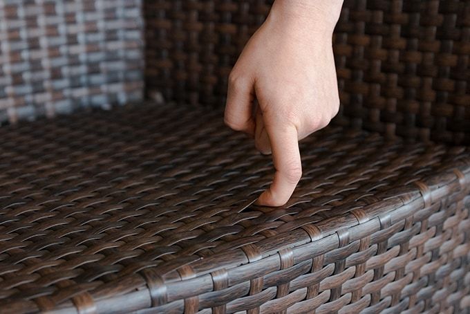 Fingertest bei Polyrattan