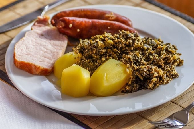 Grünkohl mit Kartoffeln und Wurst