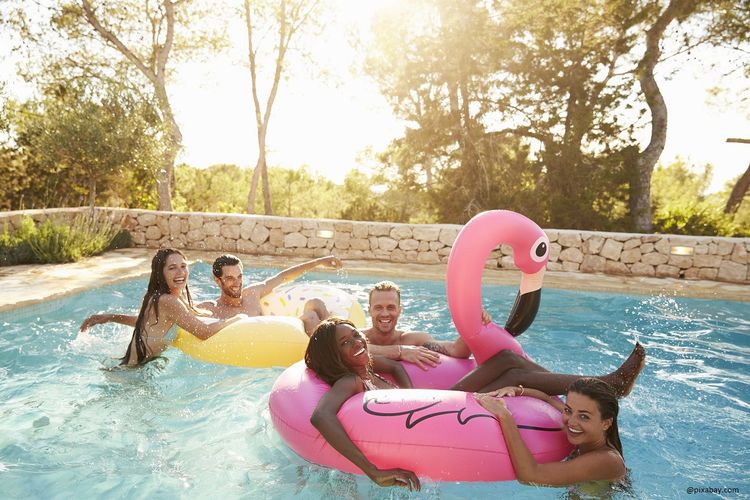 Poolparty im garten