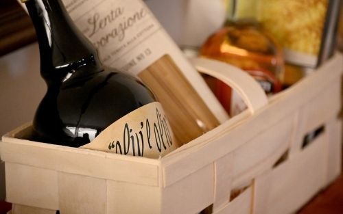 Geschenkkorb mit Wein