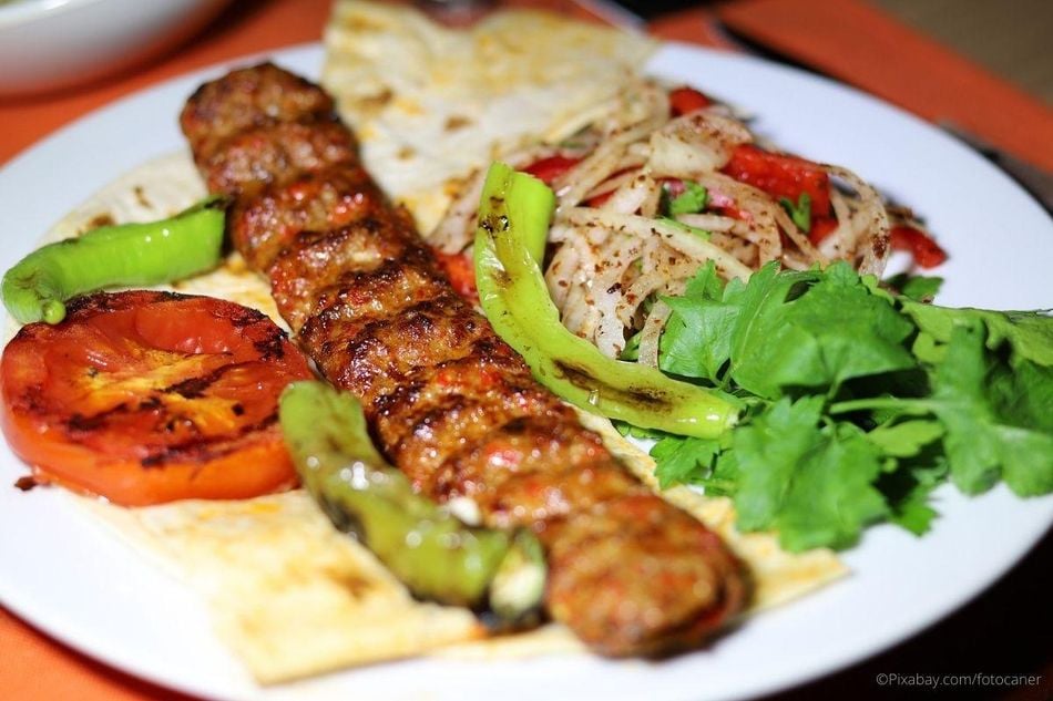 Adana grillen - So gelingt der türkische Hackspieß! | Garten-und ...