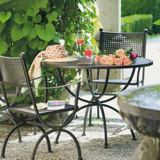 Gartentische aus Eisen